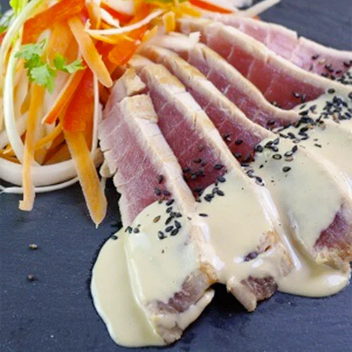 Salade de thon façon « tataki », sauce à la pâte de sésame