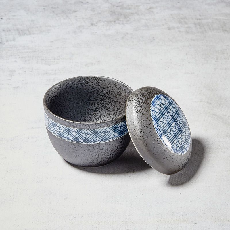 Chawan-mushi bowl, black crystal pattern