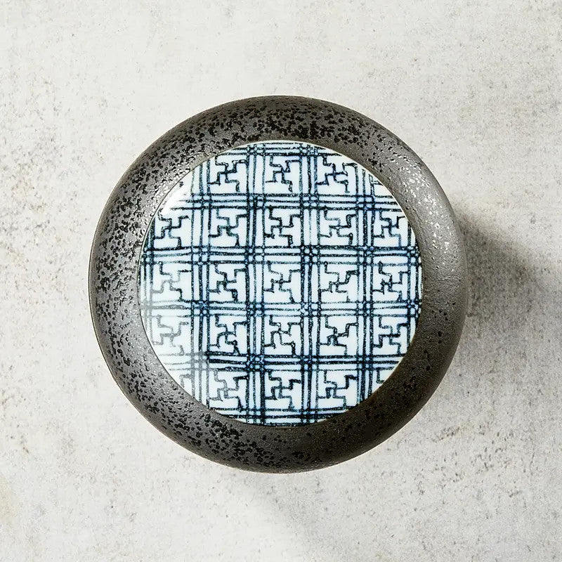 Chawanmushi bowl, black crystal pattern