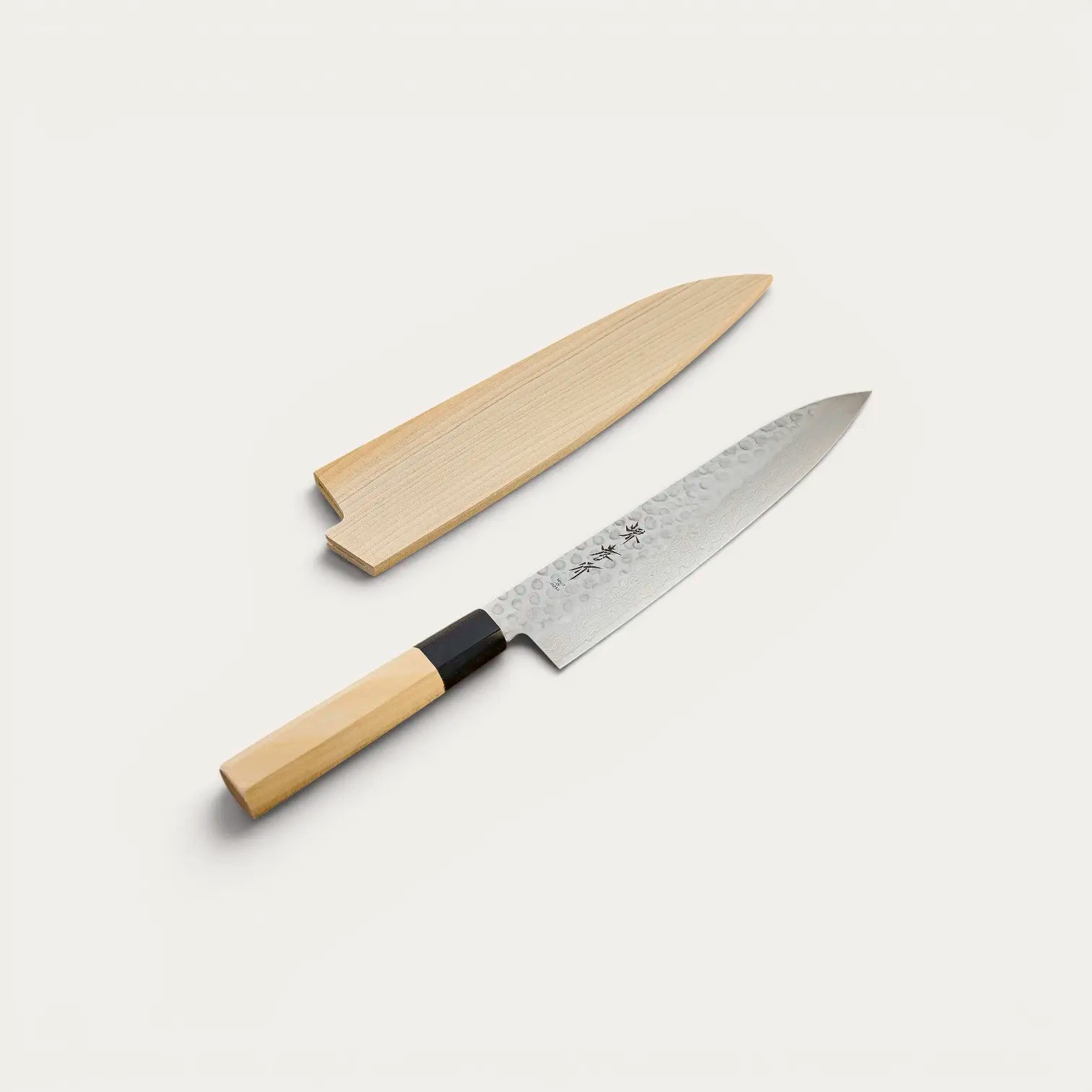 Faca Chef lâmina Damasco 45 camadas martelada 210 mm