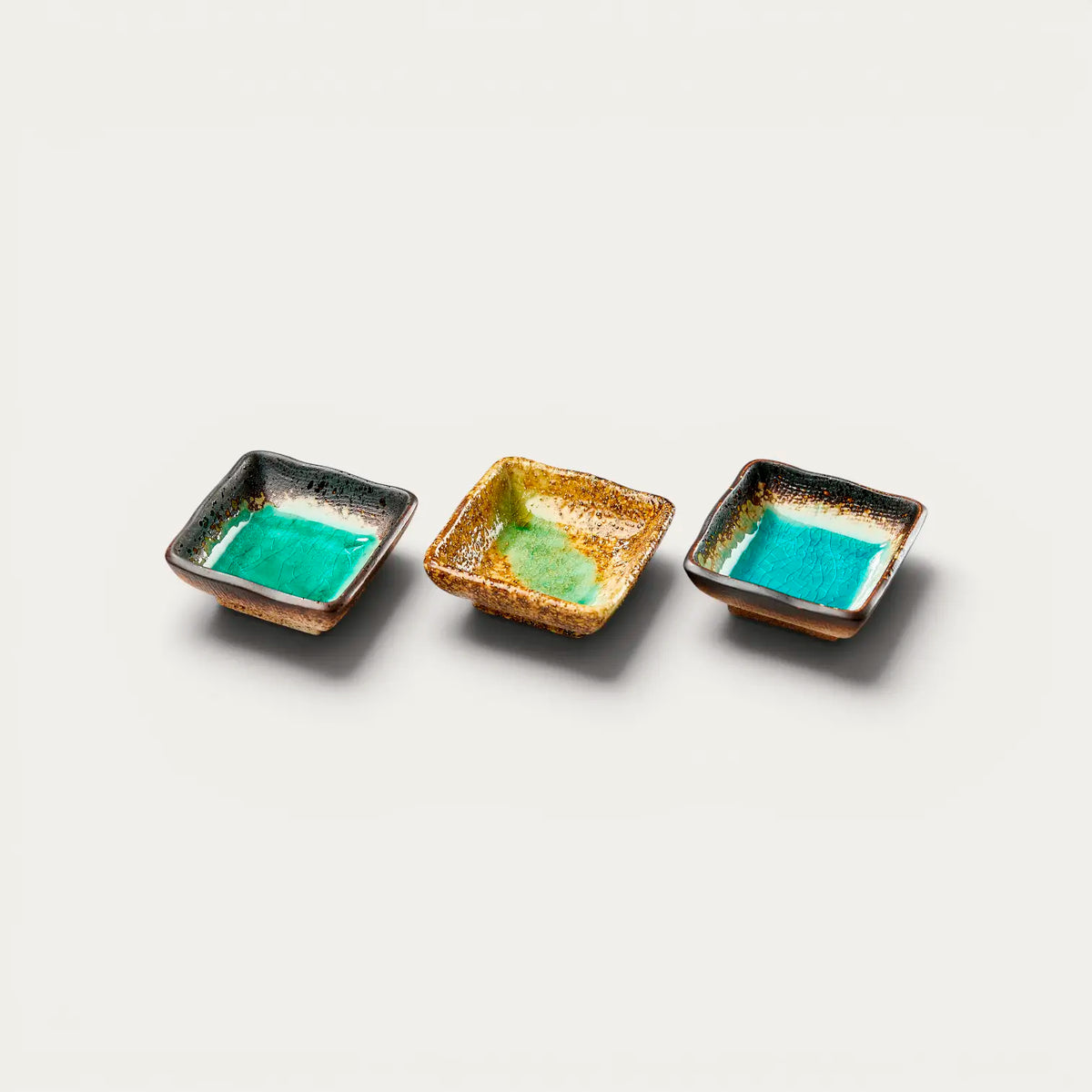 Trio von Sojasoßen-Schälchen oder Amuse-Bouche-Schälchen