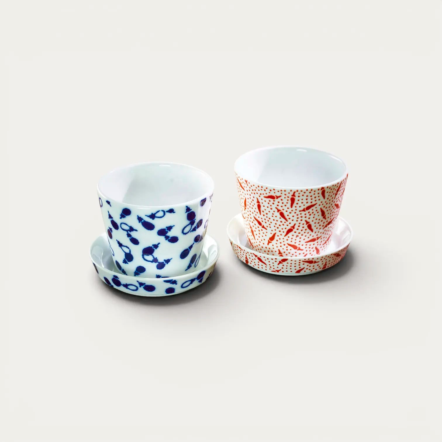 Nikko-posliini, 2 soba-kuppia + 2 pieni lautanen hamppu ja daimyo