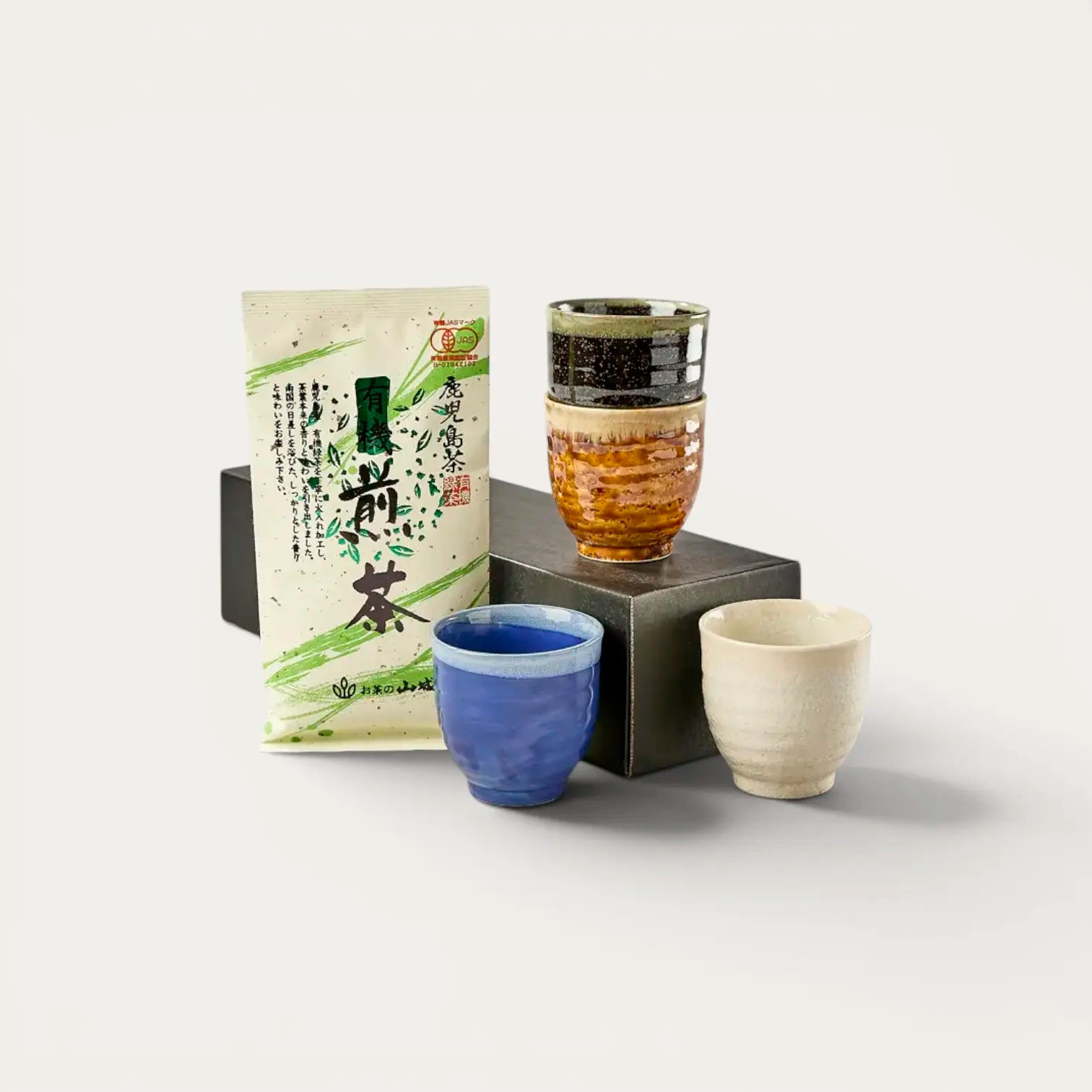 Setti 4 teekuppia 7,6 cm + Vihreä tee Sencha