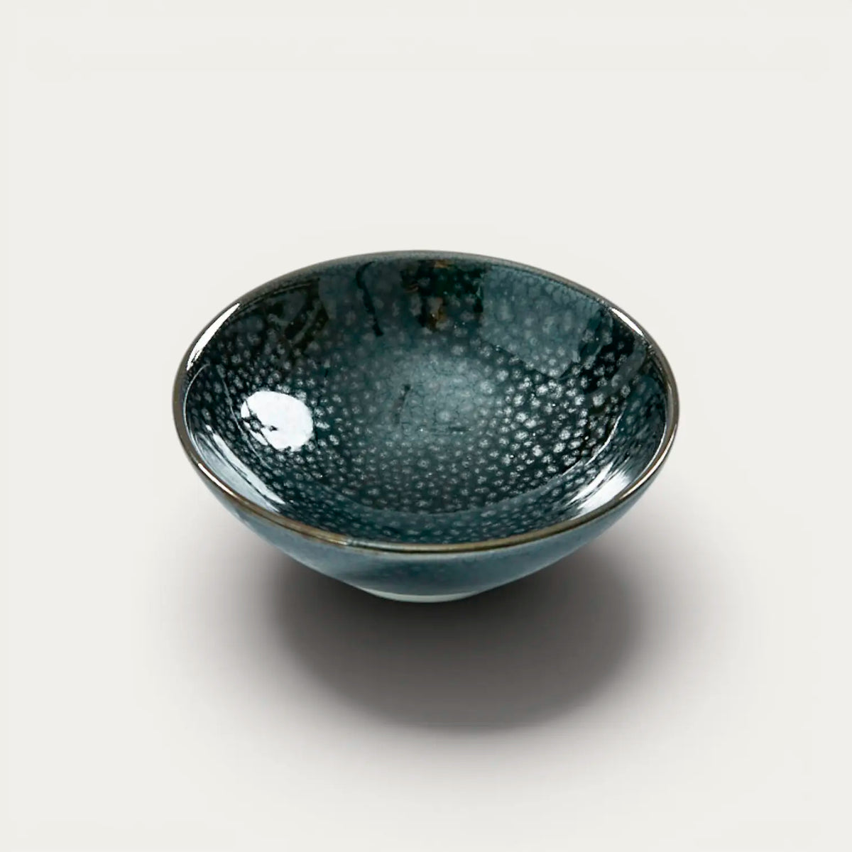 Rara copita de sake sakazuki plana Yuteki Tenmoku
