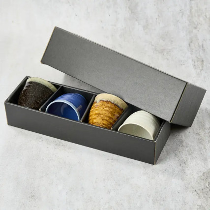 Set med 4 te koppar φ 7,6 cm, olika färger
