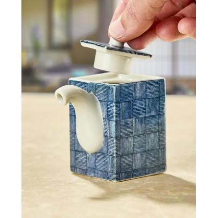 Soy sauce pot
