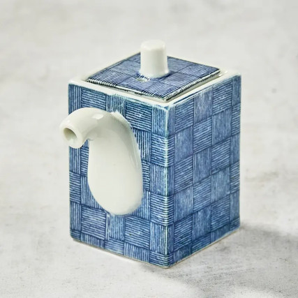 Soy sauce pot