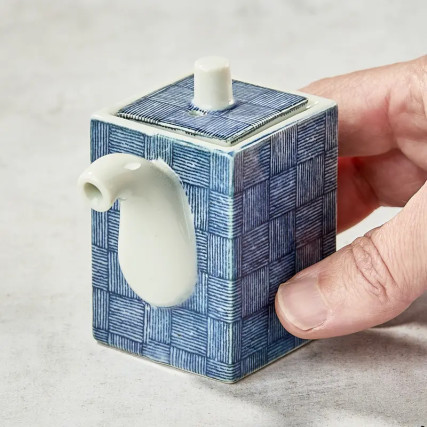 Soy sauce pot