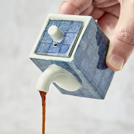 Soy sauce pot