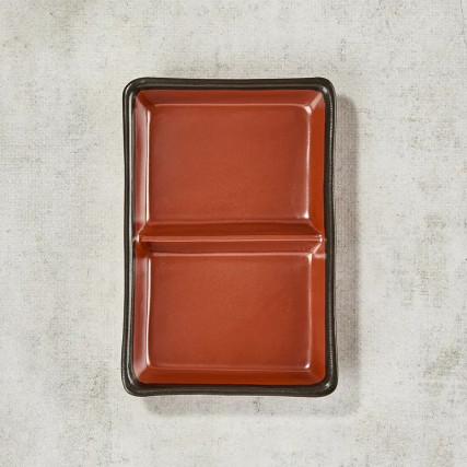 カップソース大豆と漆塗りのあるvermillon調和