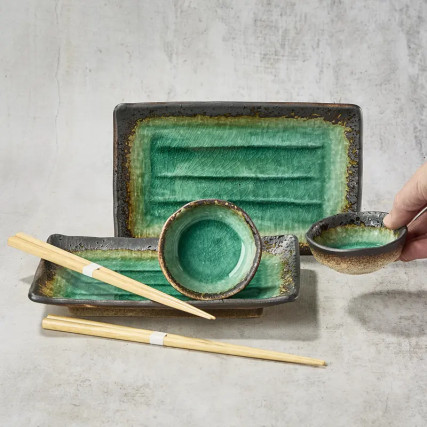 Duo rectangular sushi plates and sucking cups with assorted soy sauce