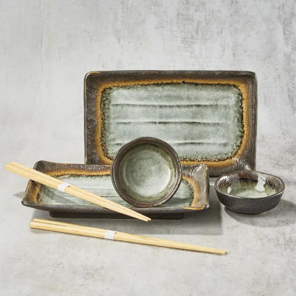 Duo rectangular sushi plates and sucking cups with assorted soy sauce