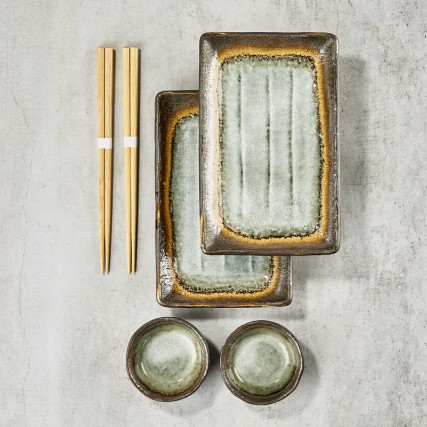 Duo rectangular sushi plates and sucking cups with assorted soy sauce