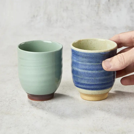 Duo cabinet of tea cups