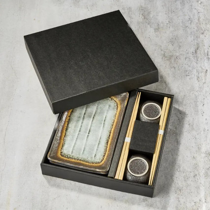 Duo box rectangular sushi plates and sucking cups with assorted soy sauce