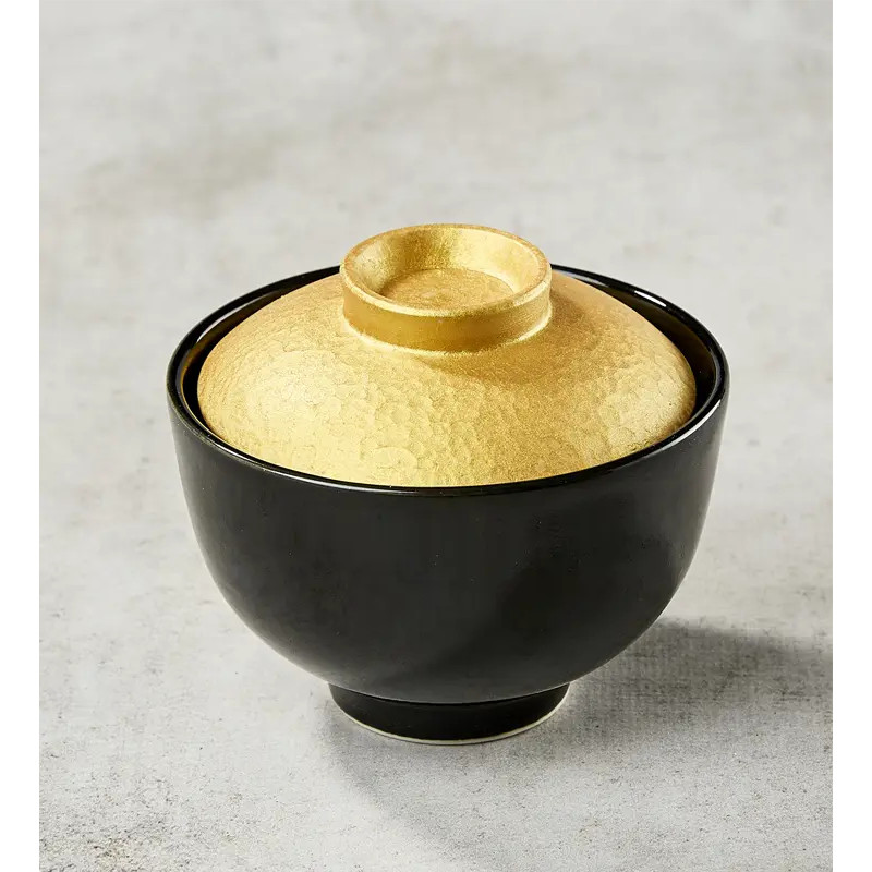 Bowl v Chawanmushi ali razkošen mejnik v škatli Bowl v Chawanmushi ali razkošen mejnik v škatli