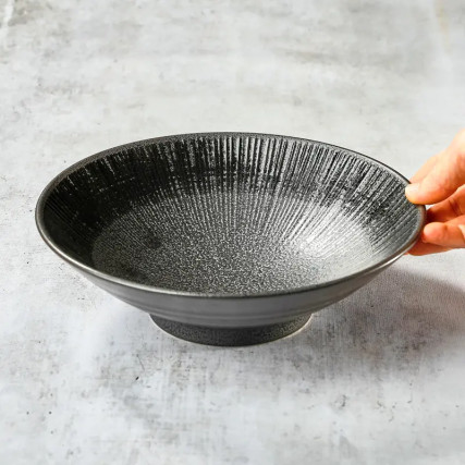 Tallrik i något eller udon