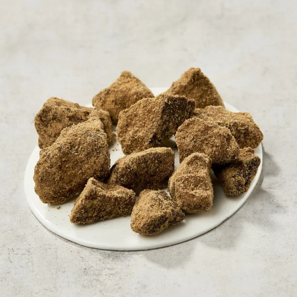 Black raw cane sugar in Kohama 1 kg pieces