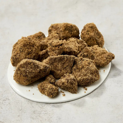 Černý třtinový klikový cukr v deyonaguni 1 kg kusů