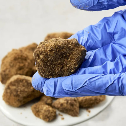 Caña de caña negra de azúcar en Deyonaguni 1 kg de piezas