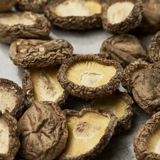 Shiitake mushrooms without stems, diameter 1-3 cm