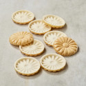 Monaka Chrysanthemum Chiyogiku 67 * 11 mm Monaka Chrysanthemum Chiyogiku 67 * 11 mm