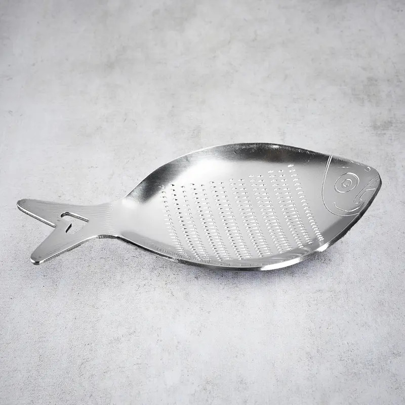 Râpe Taï mini oroshi-gane forme Vivaneau 107 x 63mm Râpe Taï mini oroshi-gane forme Vivaneau 107 x 63mm