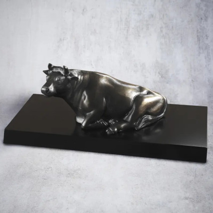 Bронzana statua Wagyu Hanei