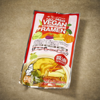 Ramen vegan a jeho vývar s sójovou omáčkou japonské nudle