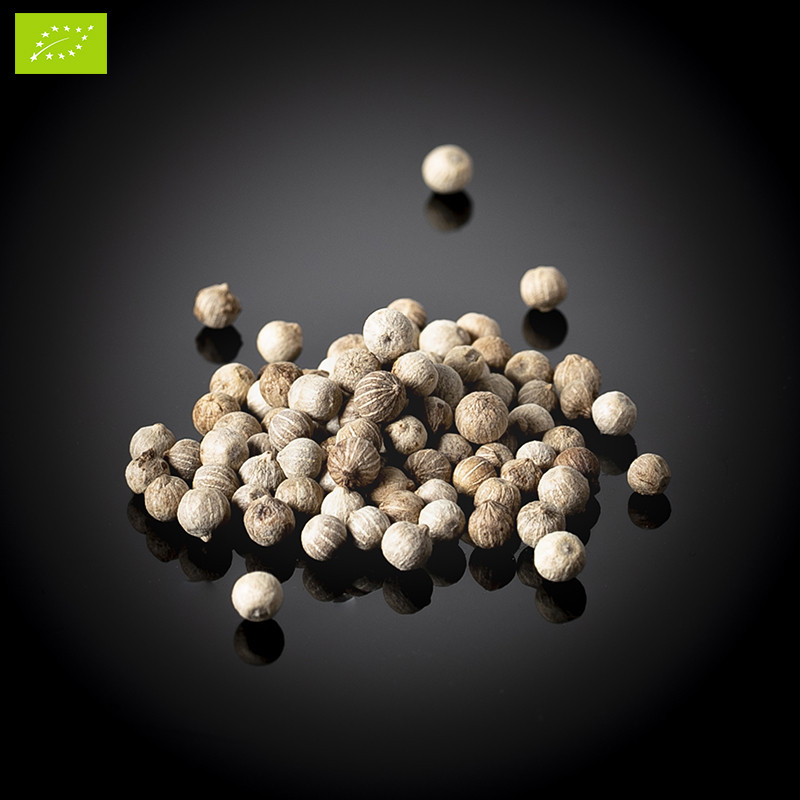 Organic white pepper from the Bolaven plateau *