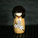 Poupée Kokeshi floraison