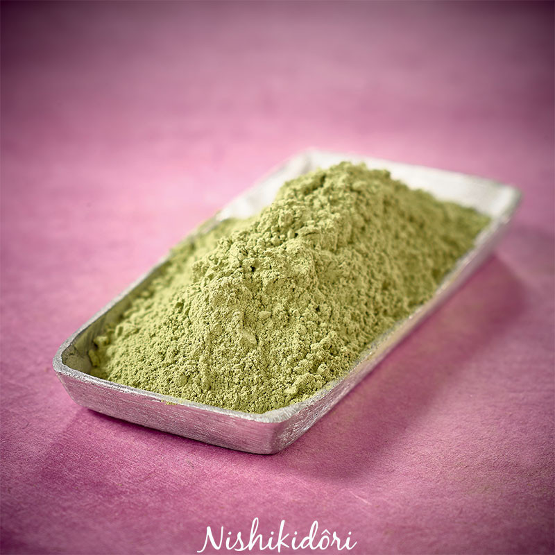 Sakura třešňové listy v práškové květy