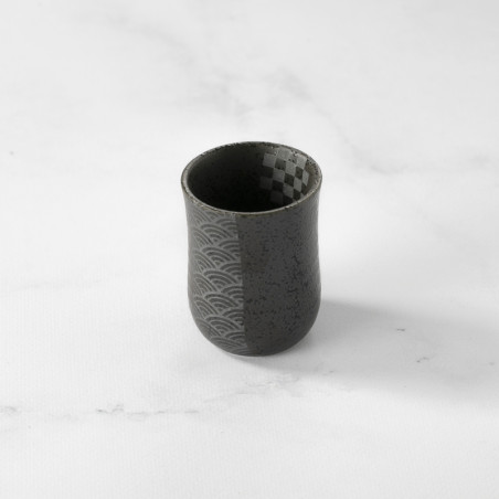Verre à saké argent et noir, design Komon