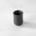 Gespraßtes Sake und schwarzes Glas, Konfon-Design