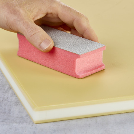 Raclete pentru a curăța plăcile de tăiere hardware