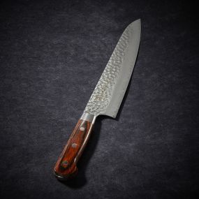 Cuchillo chef con 33 capas en acero de Damasco y hoja martillada de 240 mm