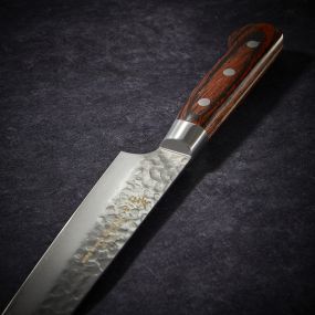 Cuchillo rebanador con 33 capas en acero de Damasco y hoja martillada de 240 mm