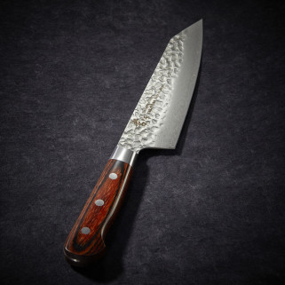 Cuchillo Kengata Santoku con 33 capas en acero de Damasco y hoja martillada de 160 mm