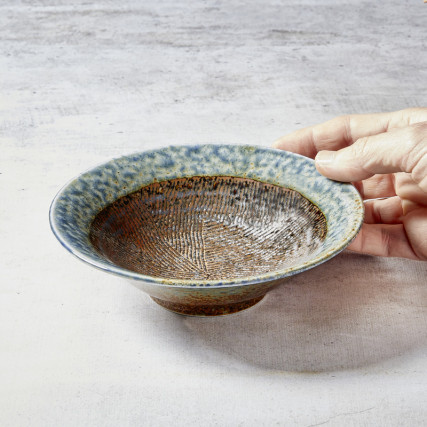 Μπολ στο Sashimi, παραδοσιακό σχεδιασμό ποτάμι