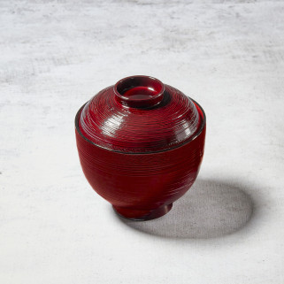 Tradicionalna miso čorba za juhu sa vetrovitim linijama i tkanim motivom