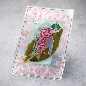 Hojas de cerezo Sakura con sal