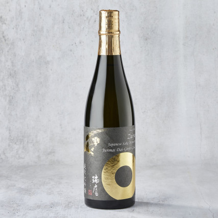 Sake junmai daiginjo kin (nebo) sake a alkoholy
