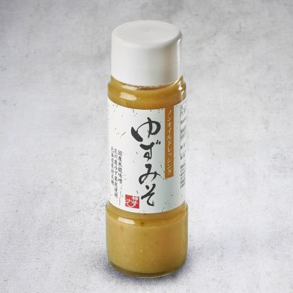 Salat und Grillsauce mit Miso Weiß und Yuzu