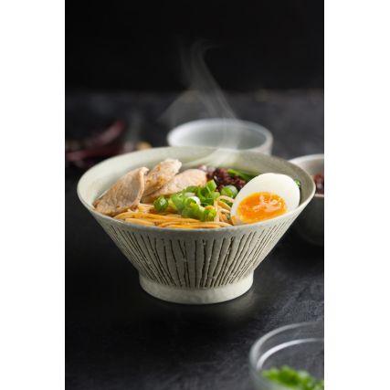 Skål i Rāmen, Minoyaki Porslin, Fukizumitokusa Motiv