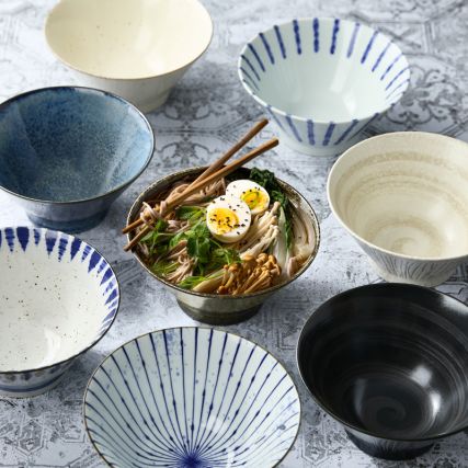 Kom in Rāmen, Minoyaki Porselein, Horitokusashiro-patroon