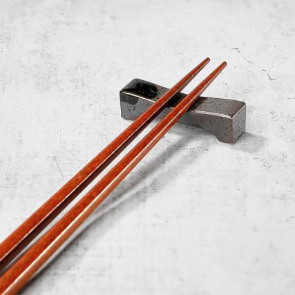 Rustende keramische eetstokjes