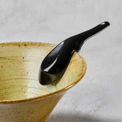 Łyżka w Ramen i Udon w porcelanowej "opowieści"