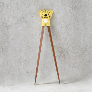 Helfen Sie den Essstäbchen mit seinem Paar Essstäbchen