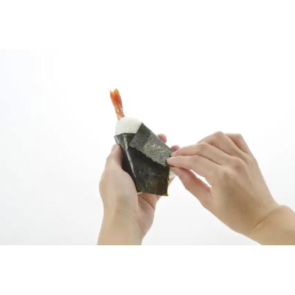 Schimmel in onigiri voor tempura garnalen