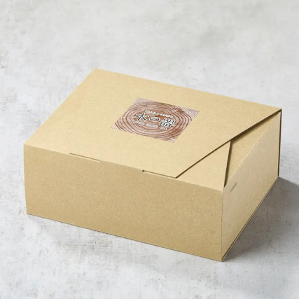 Bento box bois de cèdre laqué motif Koï, 700 ml, 18013568 mm